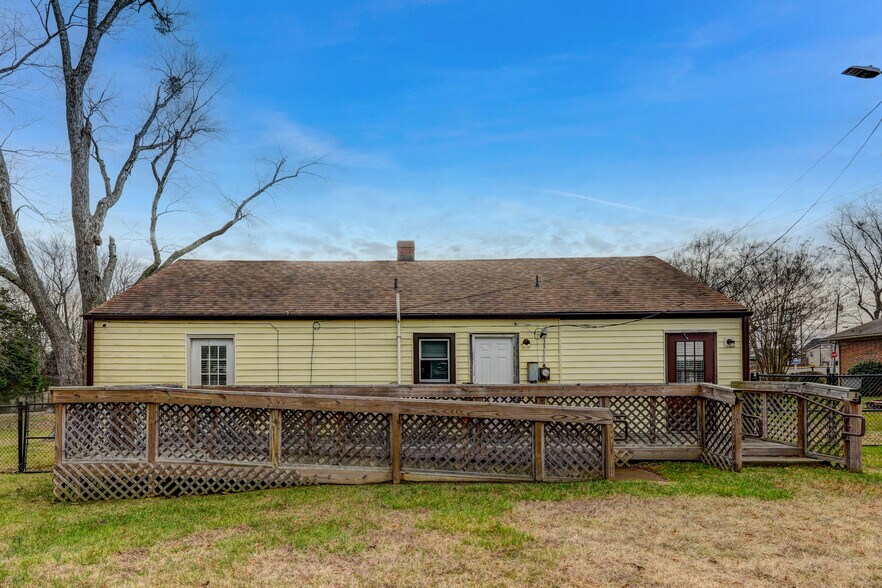 More Photos Of 1806 Vance St, Reidsville General Retail For Sale
