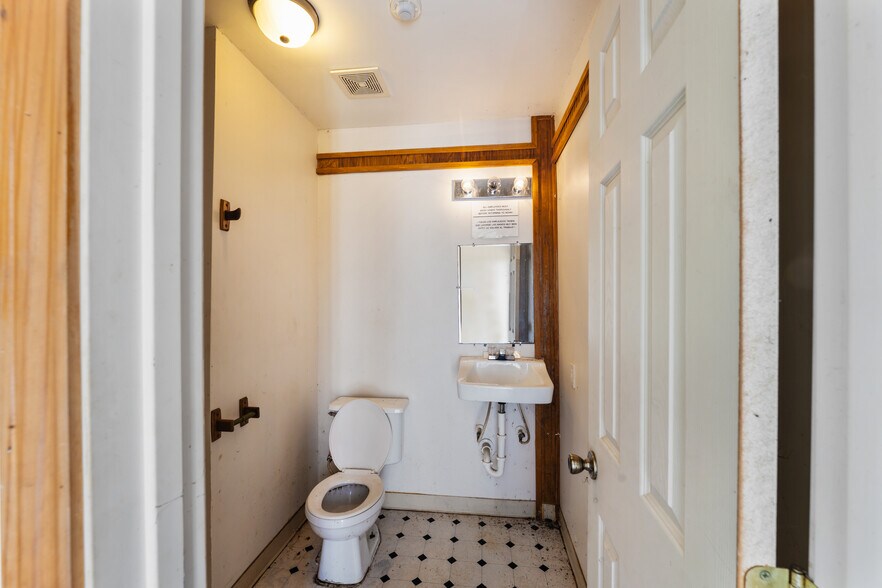 More Photos Of 1585 Patton Rd, Rosenberg Service For Sale