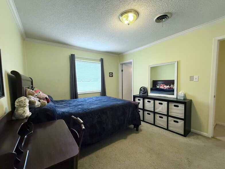 More Photos Of 608 S Pine St, Cabot Flex For Sale
