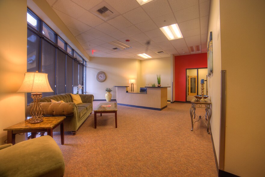 More Photos Of 410 W Bakerview Rd, Bellingham General Retail For Lease