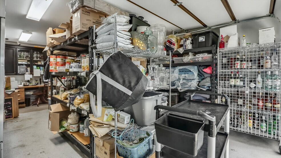 More Photos Of 1114 N Bluebird Rd, Eagle River Bar For Sale