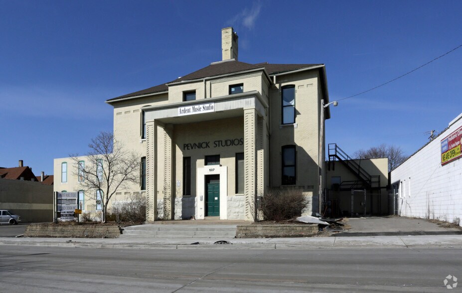 More Photos Of 527 N 27th St, Milwaukee Freestanding For Sale