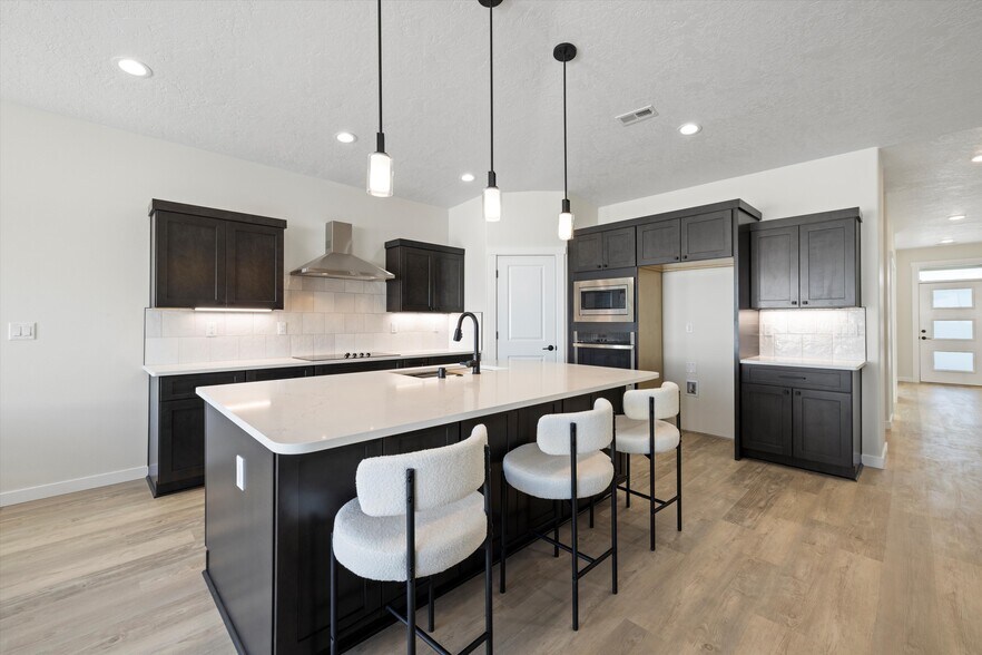 More Photos Of 1101-1109 Fairhaven Loop, Richland Apartments For Sale