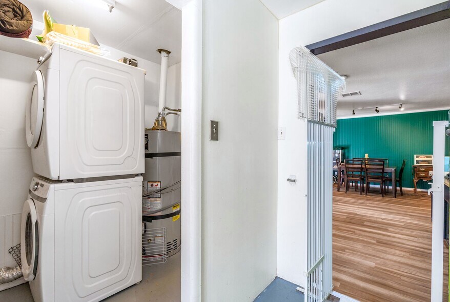 More Photos Of 613 Jane St NE, Albuquerque Flex For Sale