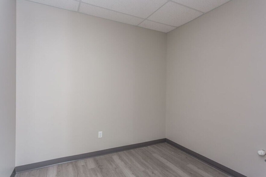 More Photos Of 36 Parkway Ln, Fishersville Storefront Retail Office For Lease