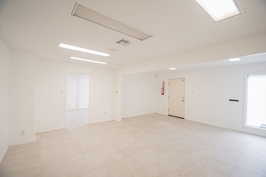 More Photos Of 5904 Dolores St, Houston Office For Lease