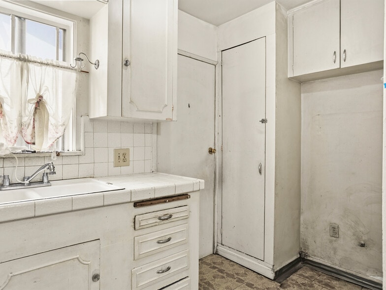 More Photos Of 1218 N Hollywood Way, Burbank Multifamily For Sale