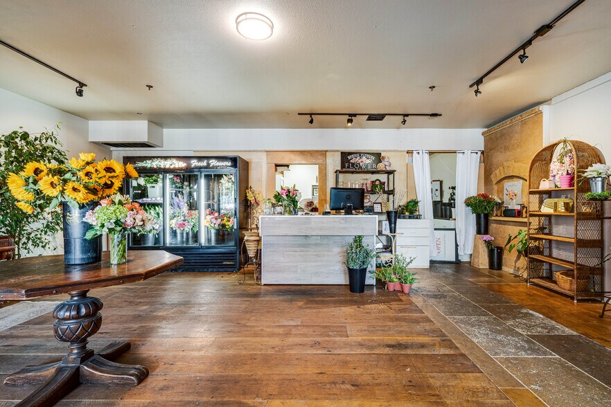 More Photos Of 1270 Broadway, Sonoma Freestanding For Sale