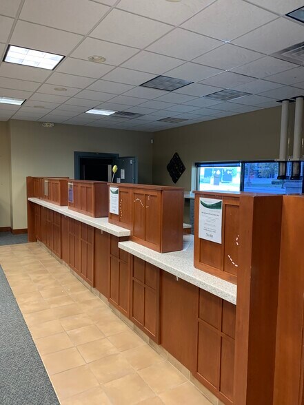 More Photos Of 2363 Holmgren Way, Green Bay Bank For Lease