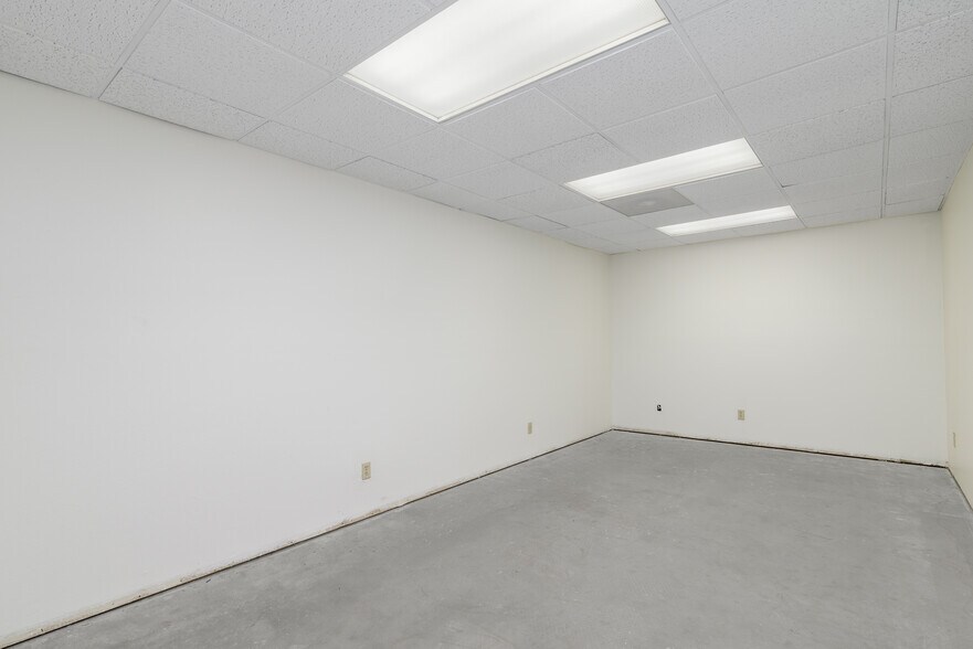 More Photos Of 501 W Channel Islands Blvd, Port Hueneme Loft Creative Space For Sale