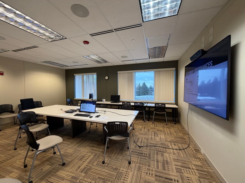 More Photos Of 985 Gezon Pky SW, Grand Rapids Office For Lease