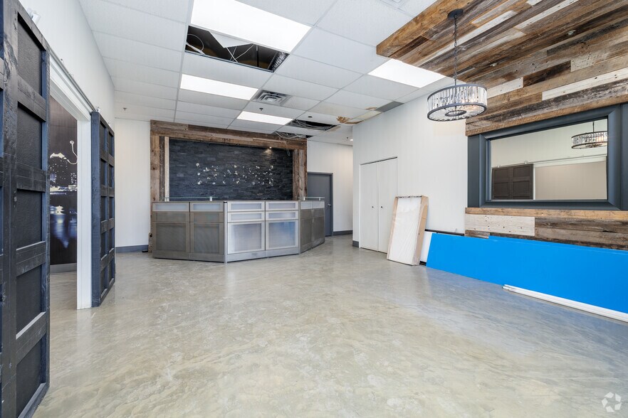 More Photos Of 9175-9225 Boul Langelier, Montréal Warehouse For Lease