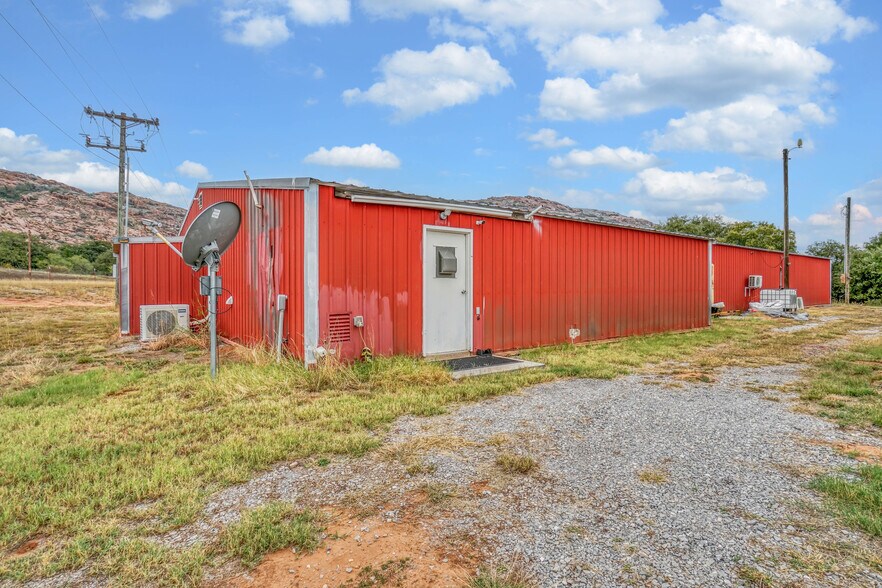 More Photos Of 42851 E County Road 1470, Lone Wolf Land For Sale