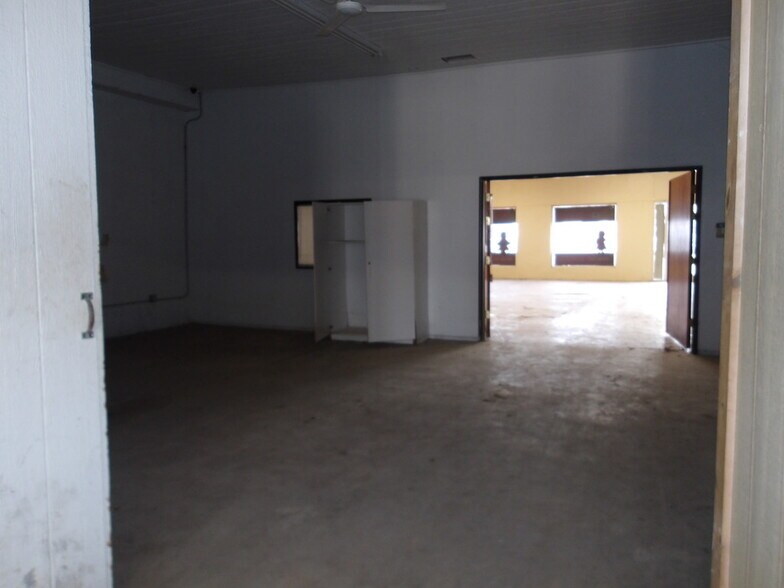 More Photos Of 618 W Van Buren Ave, Harlingen Light Distribution For Sale