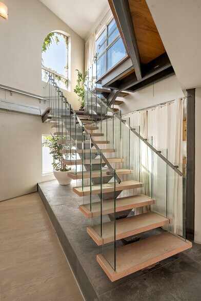 More Photos Of 3111 Ocean Front Walk, Marina Del Rey Apartments For Sale