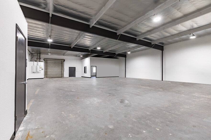 More Photos Of 10835-10845 Vanowen St, North Hollywood Warehouse For Lease