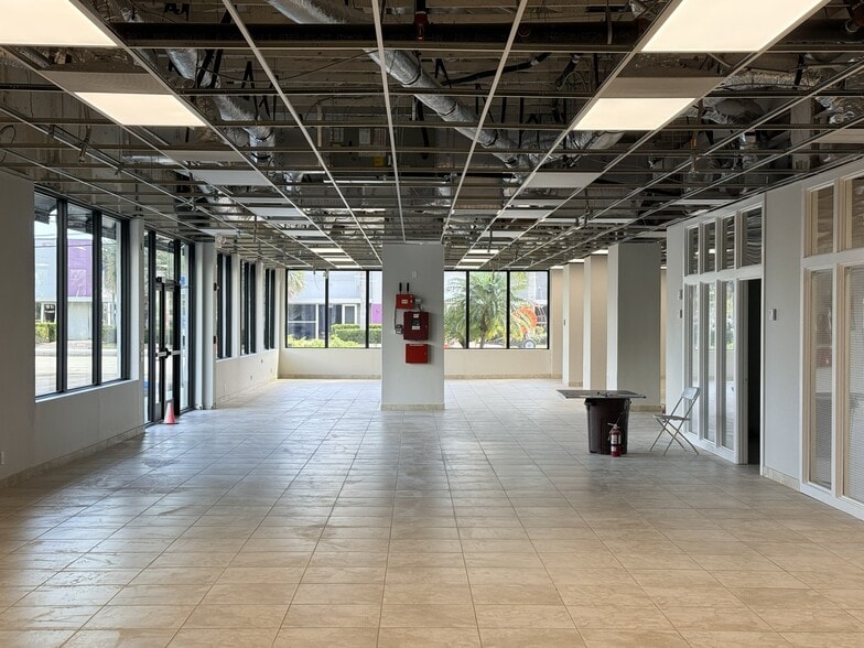 More Photos Of 1195 S Congress Ave, West Palm Beach Showroom For Lease