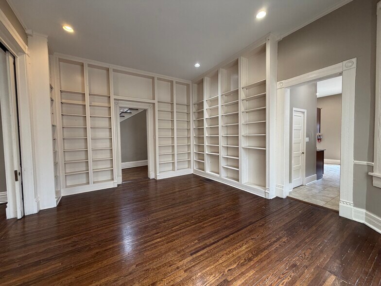 More Photos Of 28 S Idlewild St, Memphis Freestanding For Sale