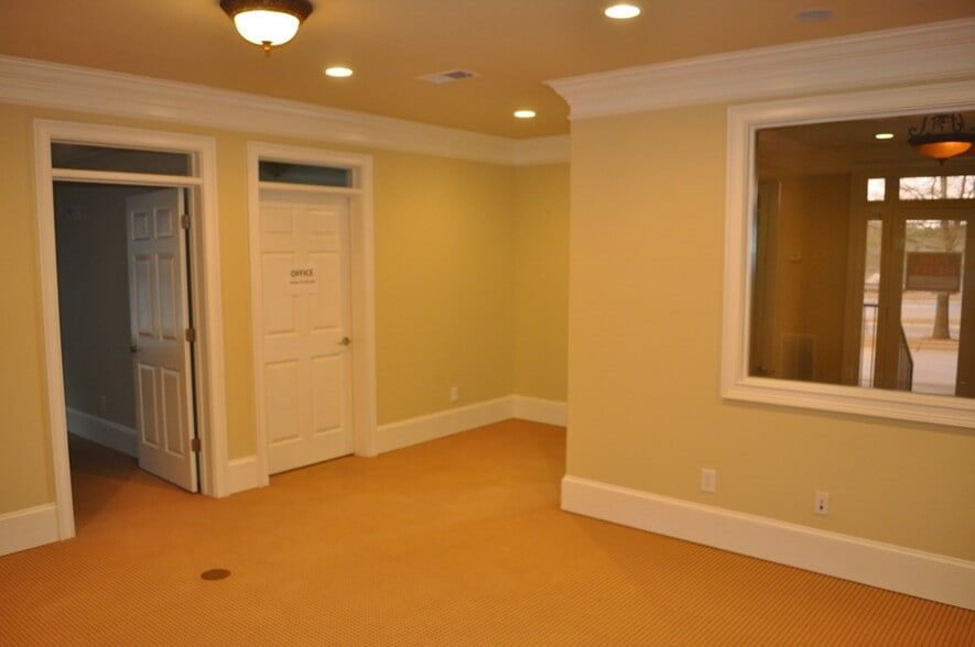 More Photos Of 4330 S Lee St, Buford Medical For Lease