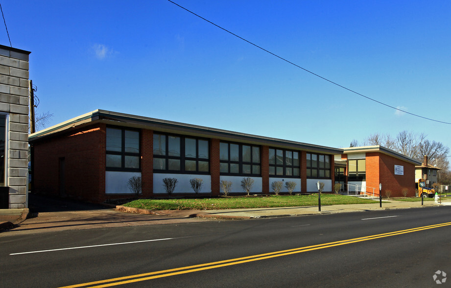 Primary Photo Of 2060 S Taylor Rd, Cleveland Heights Medical For Sale