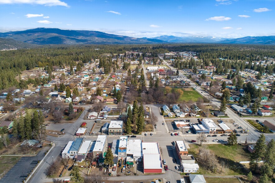 More Photos Of 6210 W Maine St, Spirit Lake Freestanding For Lease