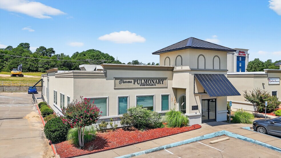 More Photos Of 101 S US Highway 75, Denison Medical For Lease