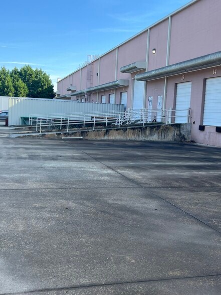 More Photos Of 4907 Golden Pky, Buford Warehouse For Lease