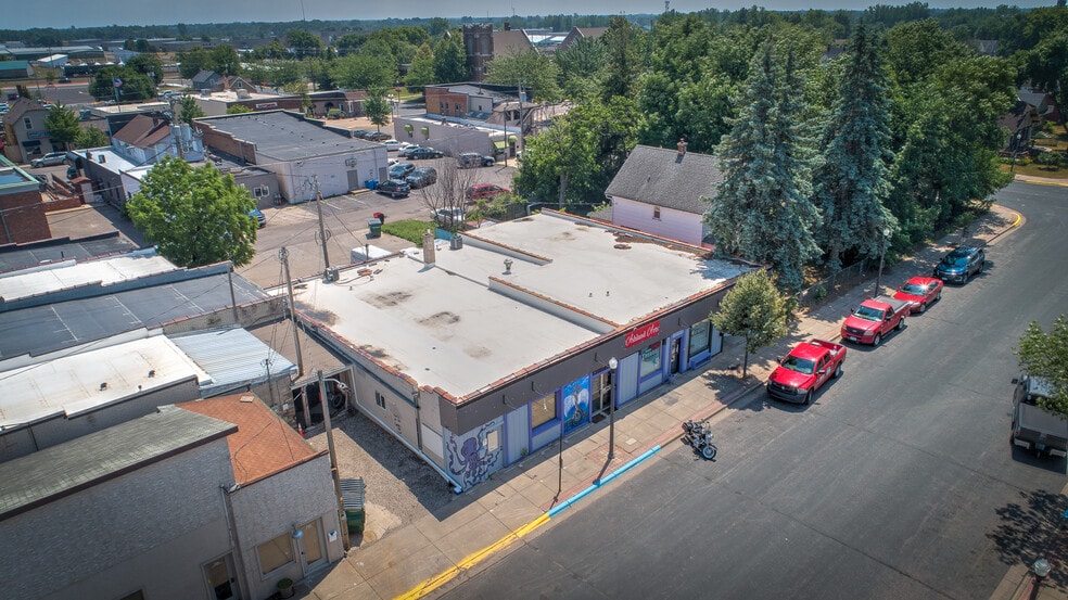 More Photos Of 220 S Ashland St, Cambridge Storefront Retail Office For Sale