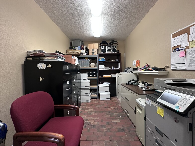 More Photos Of 2000 E Edgewood Dr, Lakeland Office For Lease