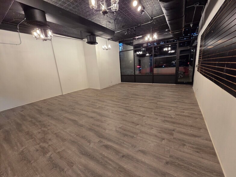 More Photos Of 838-840 W Grand Ave, Chicago Storefront Retail Residential For Lease