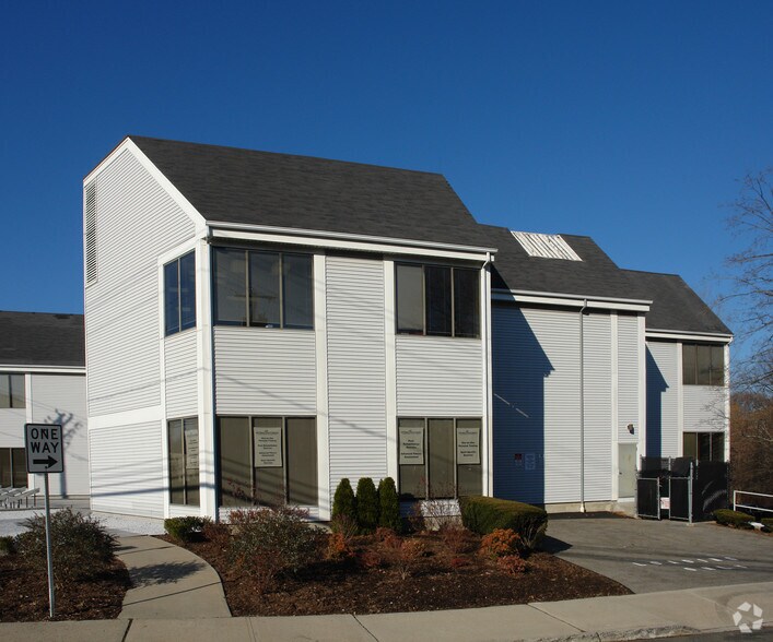 More Photos Of 1171 E Putnam Ave, Riverside Medical For Sale