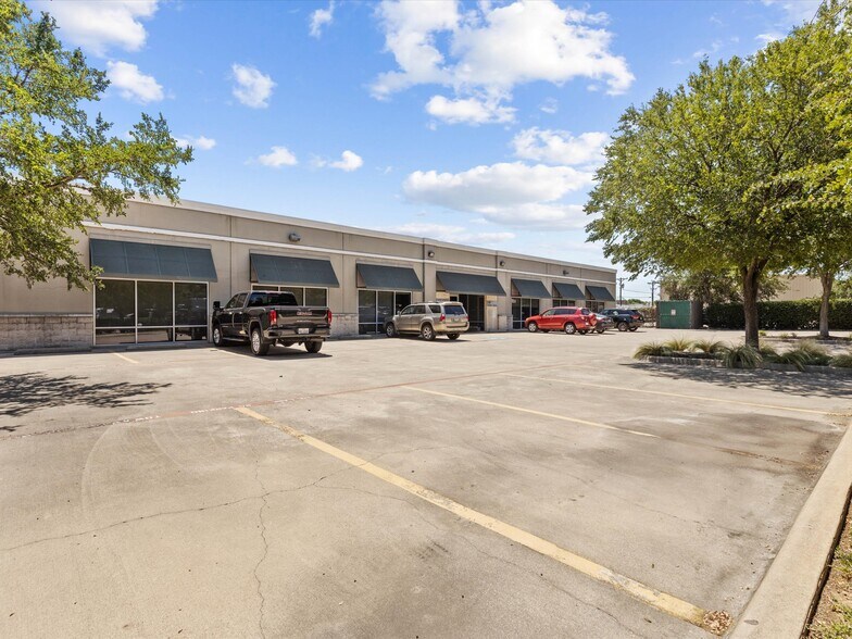 More Photos Of 130 Central Ave, Grapevine Flex For Lease