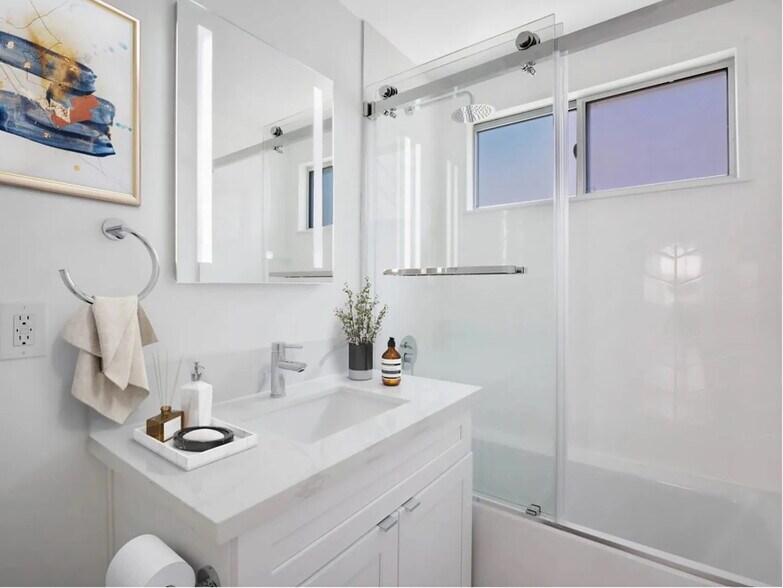 More Photos Of 1428 12th St, Santa Monica Apartments For Sale