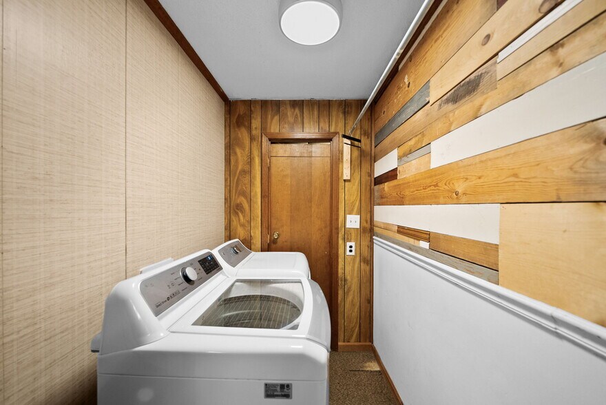 More Photos Of 1959 Fort Campbell Blvd, Clarksville Freestanding For Sale