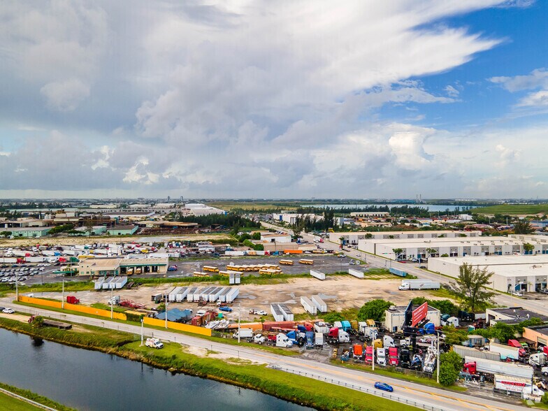 More Photos Of 9950 NW South River Dr, Medley Land For Lease