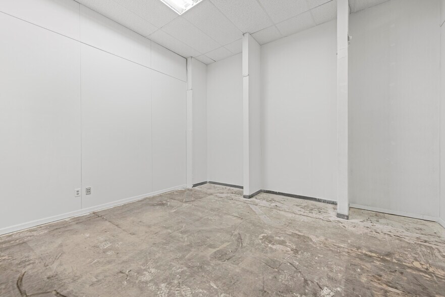 More Photos Of 240 Huron Ave, Port Huron Storefront For Lease