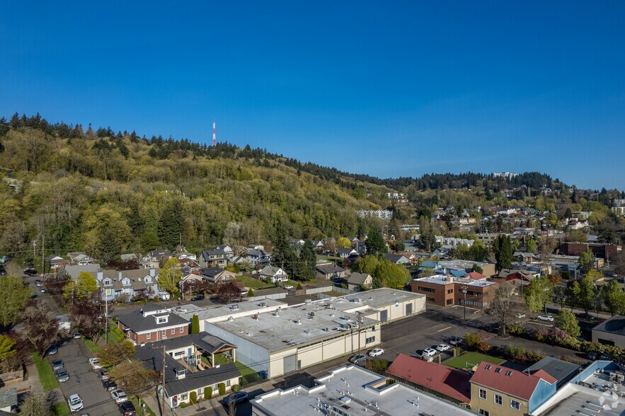 More Photos Of 5805 SW Hood Ave, Portland Warehouse For Lease