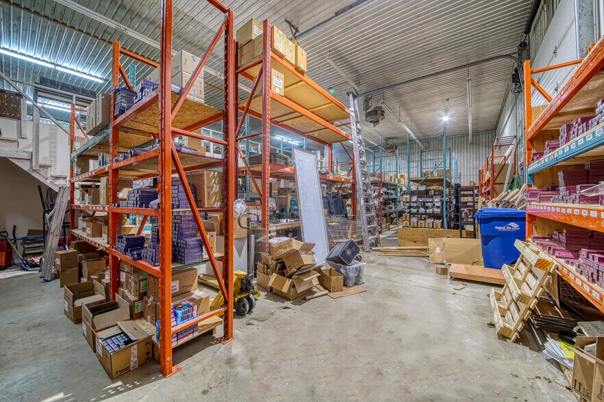 More Photos Of 525 Rue Sagard, St-Bruno-de-Montarville Warehouse For Lease