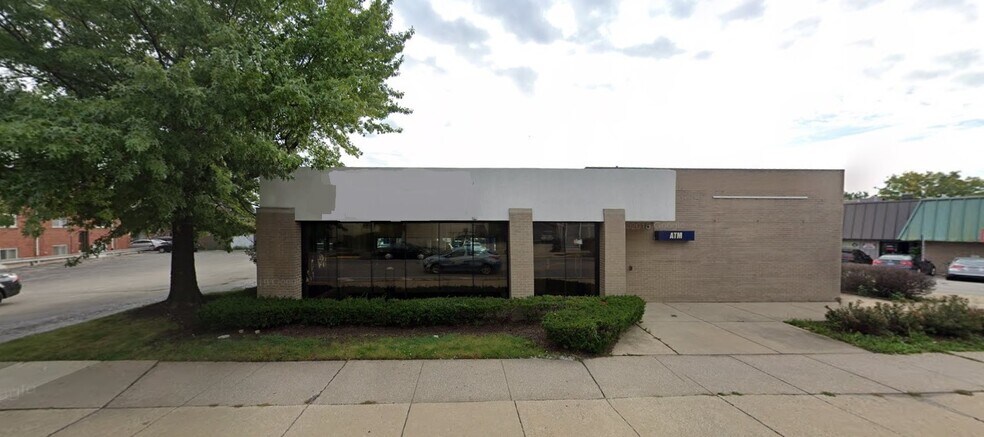 More Photos Of 334 Des Plaines Ave, Forest Park Bank For Lease