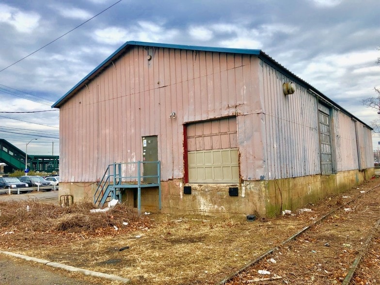 More Photos Of 29 S Depot Plz, Tarrytown Warehouse For Lease