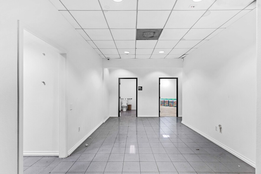 More Photos Of 9362 Eton Ave, Chatsworth Warehouse For Lease