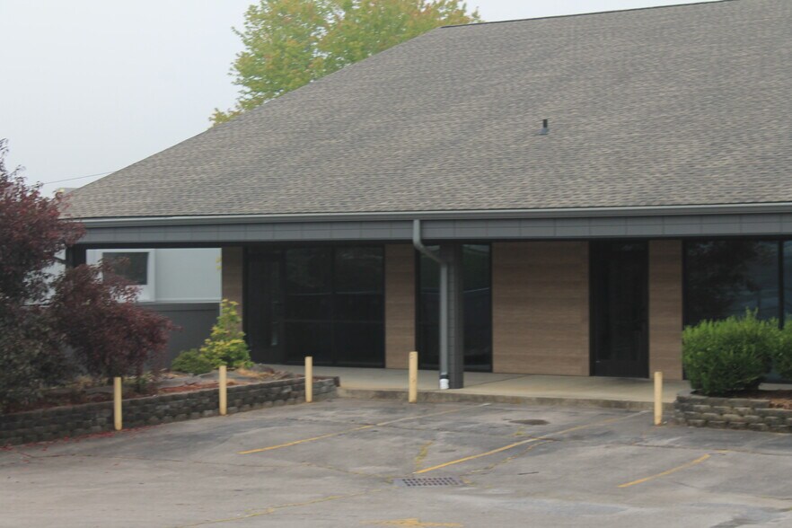 More Photos Of 1135 Volunteer Pky, Bristol Office For Lease