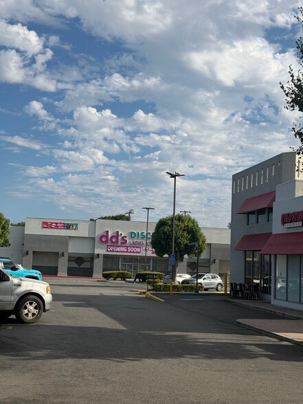 More Photos Of 17200-17288 Saticoy St, Van Nuys Unknown For Lease