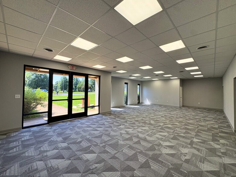More Photos Of 3030 Horseshoe Ln, Charlotte Warehouse For Lease