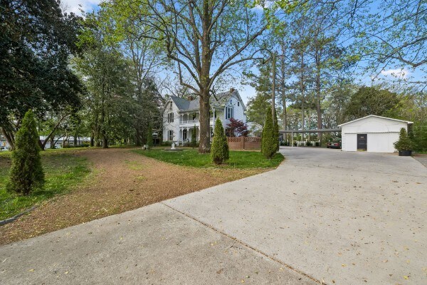 More Photos Of 728 S Spring St, Manchester Specialty For Sale