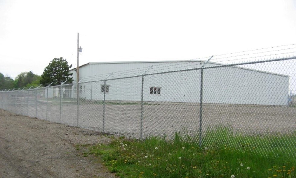 More Photos Of 111 W River St, Cadillac Distribution For Lease