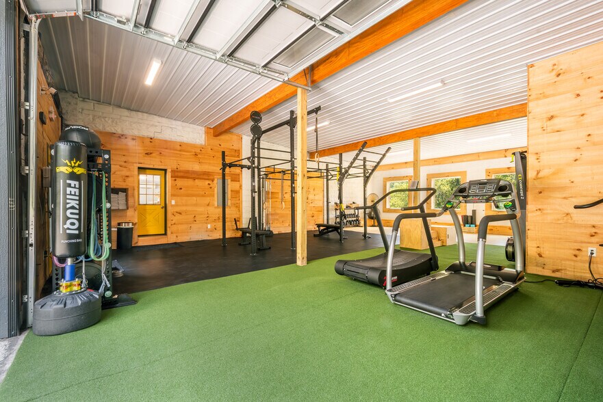 More Photos Of 541 Spruce St, Thomas Flex For Sale