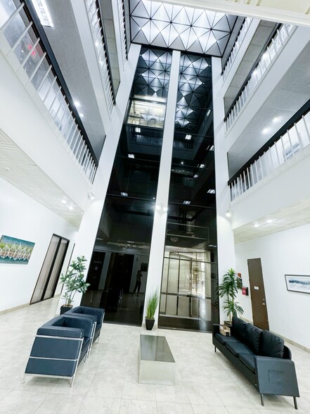 More Photos Of 6430 Richmond Ave, Houston Office Residential For Lease