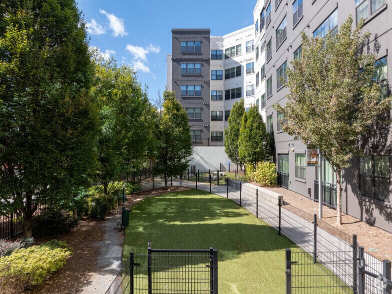 More Photos Of 6050 Roswell Rd NE, Sandy Springs Apartments For Lease