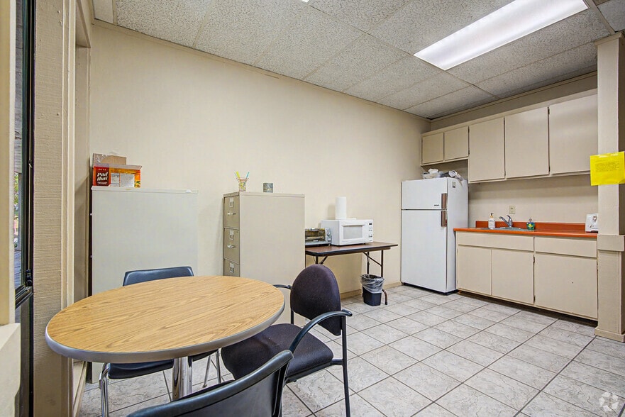 More Photos Of 2111 W March Ln, Stockton Office For Lease